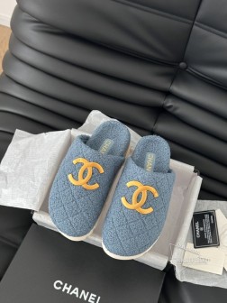 Chanel 新款毛毛拖鞋!这款毛拖真的是真太可爱了~柔软蓬松的毛毛,舒服暖脚!增高显腿长!秋冬搭配 1143