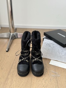 Chanel 雪地靴 秋冬暖心推荐 高品质认准我家实拍 穿腻了毫无特色的ugg 不妨来买这款,超级仙 1410