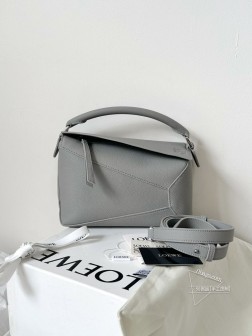 Loewe 新Puzzle Edge 灰色小号 24cm 手袋