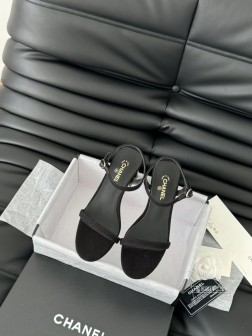 Chanel 25C春夏新款一字带凉鞋穿不腻的百搭凉鞋 超经典的一款 休闲中带着精致气质拿捏稳妥 今 775