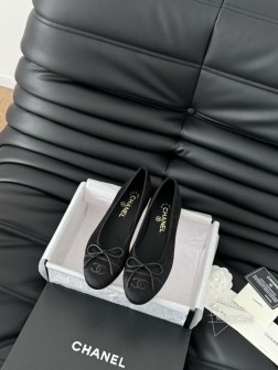 马毛 Chanel 新色芭蕾舞鞋原版11复刻 经典中的经典 无论搭配裤装还是裙装都是完美 小圆头的 999