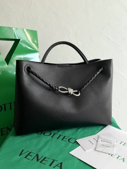 BV Andiamo 中号 平纹牛皮 黑银款 低调奢华 价格适中