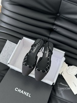 Chanel 经典slingback后空凉鞋前几年一直在做这个款今年我们还是重新购版,再次精细cop 673