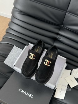 Chanel 25C新款大Logo乐福鞋上新新款首发,巨经典的一款乐福鞋。鞋面牛皮 内里羊皮 真皮大 512