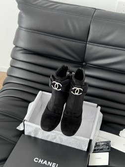 Chanel 24K新品蝴蝶钻扣双C短靴原版11复刻 经典中的经典无论搭配裤装还是裙装都是完美小圆头 967