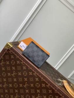 LV M63143 黑格帆布袋装钱包 男性收纳卡片 8x11cm