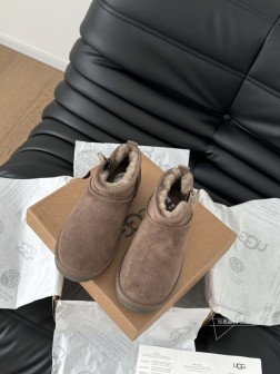 顶级版本 UGG雪地靴每年秋冬必备的单品 鞋面羊皮皮毛一体绒面羊毛 内里全真羊毛 原版大底!Size 869