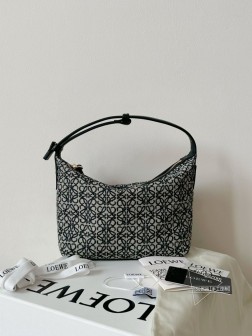 LOEWE cubi小号黑白花包，年度It bag，低调慵懒风格