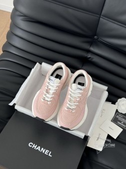 Chanel 25C新款熊猫运动休闲鞋百搭小白鞋 款式搭配不会出错撞色搭配活力满满啊 侧面压印log 214