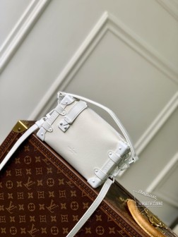 LV M24304 Side Trunk 小号手袋 黑色系列 粒面皮革