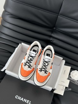Chanel 25C新款熊猫运动休闲鞋百搭小白鞋 款式搭配不会出错撞色搭配活力满满啊 侧面压印log 146