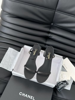 Chanel 25C春夏新款一字带凉鞋穿不腻的百搭凉鞋 超经典的一款 休闲中带着精致气质拿捏稳妥 今 779