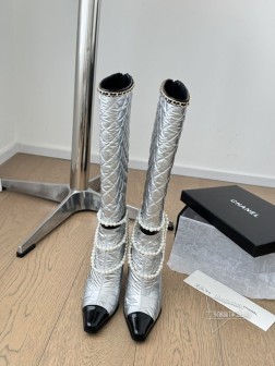 Chanel 24B秋冬新款靴!这双最新款的靴子太好看啦 最上面筒靴旁边的小logo给整体增加了小细 1279