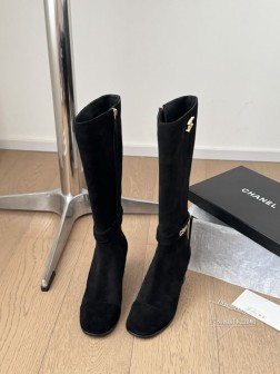 Chanel 24B秋冬新款靴!这双最新款的靴子太好看啦 最上面筒靴旁边的小logo给整体增加了小细 1016