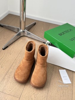 代购级别 BV大头呆萌雪地靴新宠雪地靴!太好看了对原版品质 色素统一 Size35-40 其他码数定 953