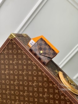 LV M41938 啡格金扣粉色柔软Monogram帆布零钱袋