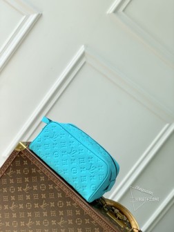 LV M11482 压花盥洗袋 Monogram Eclipse Reverse 帆布与皮革