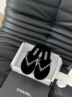 Chanel 25C新品夹脚人字拖鞋!这一系列这真的是绝了 怎么会这么美!夏天真的是无敌搭配可盐可甜 1006