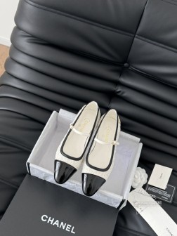 Chanel 24K走秀款玛丽珍单鞋简约又不失甜美俏皮!鞋头经典拼色简约易搭,搭配一字带更加跟脚。内 975