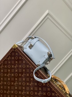 LV M25067 浅蓝 Side Trunk 小号手袋 粒面牛皮革 S lock 锁扣