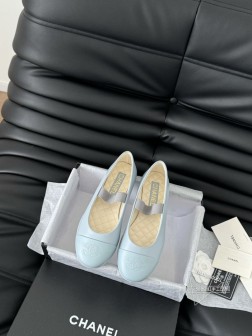 Chanel 25C走秀款玛丽珍单鞋简约又不失甜美俏皮!立体电绣logo,纯色面料清爽易搭,搭配扣子 859