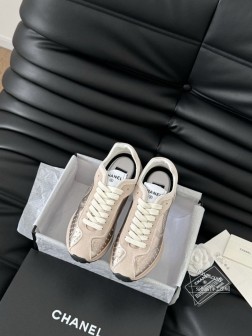 Chanel 25C新款熊猫运动休闲鞋百搭小白鞋 款式搭配不会出错撞色搭配活力满满啊 侧面压印log 855