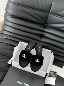 Chanel 25C新款书包扣拖鞋!这一季的蜜儿拖上脚太好看了上脚巨显细长 灰常滴高级!鞋面羊皮 内 957