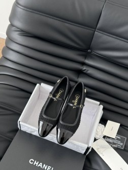 Chanel 24K走秀款玛丽珍单鞋简约又不失甜美俏皮!鞋头经典拼色简约易搭,搭配一字带更加跟脚。内 971