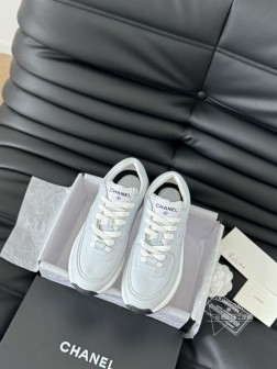Chanel 24K新款运动休闲鞋百搭小白鞋 款式搭配不会出错撞色搭配活力满满啊 侧面注塑logo 1224