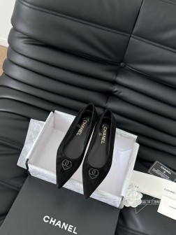 Chanel 25C新款爱心扣尖头单鞋绝美玛丽珍系列 很难不爱鞋面麂皮漆皮 内里羊皮 真皮大底原版开 839