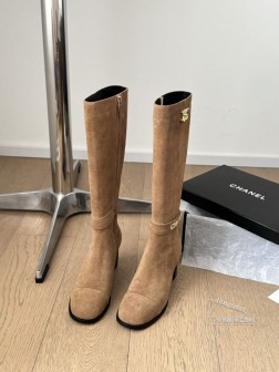 Chanel 24B秋冬新款靴!这双最新款的靴子太好看啦 最上面筒靴旁边的小logo给整体增加了小细 1014