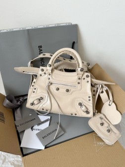 Balenciaga neo cagole XS机车包 奶茶色 顶级A货