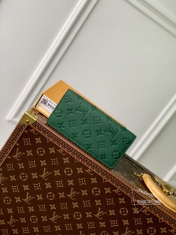 LV M83067 Brazza 钱夹 Taurillon 皮革 Monogram 图案