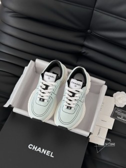 Chanel 25C新款熊猫运动休闲鞋百搭小白鞋 款式搭配不会出错撞色搭配活力满满啊 侧面压印log 175