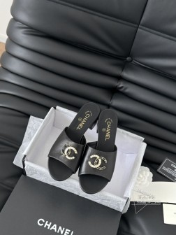 Chanel 25C新款双C拖鞋!这一季的蜜儿拖上脚太好看了上脚巨显细长 灰常滴高级!鞋面羊皮 内里 813