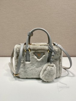 Prada普拉达 1BA906 迷你杀手毛毛包 进口山羊毛 价格