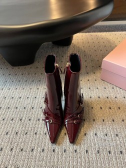 独家高版 miumi 缪缪 24ss小猫跟尖头短靴俏皮可爱性感聚集一身 小猫跟的设计太友好了 裸 714