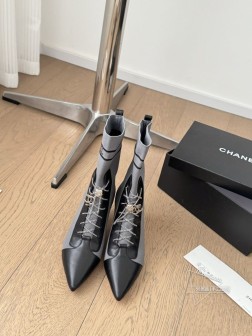 Chanel 24K新款袜子靴!这个袜靴真的一眼好看穿上一整个大长腿款式不会过时的那种!鞋面飞织面料 846