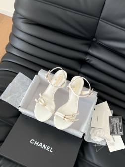Chanel Vintage中古系列大标凉鞋简约而不简单的款,上脚特别显脚细。鞋面定制面,内里垫脚羊 511