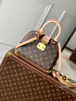 LV M11114 Speedy袋 鑲邊金屬護角硬箱設計