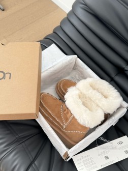 顶级版本 UGG雪地靴每年秋冬必备的单品 鞋面羊皮皮毛一体绒面羊毛 内里全真羊毛 原版大底!Size 899