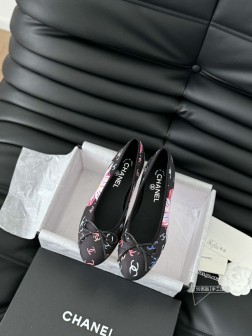 Chanel 新色芭蕾舞鞋原版11复刻 经典中的经典 无论搭配裤装还是裙装都是完美 小圆头的设计很 1464