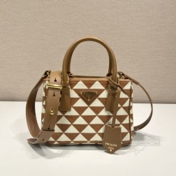 Prada 1BA906 迷你杀手包 刺绣织物 Saffiano皮革 代购