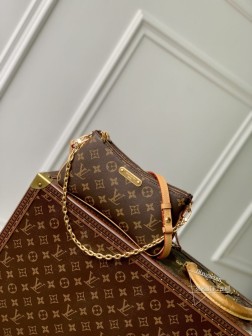 LV M83008 Liv Pochete Monogram帆布手袋,金音链,调节双肩带