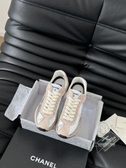 Chanel 25C新款熊猫运动休闲鞋百搭小白鞋 款式搭配不会出错撞色搭配活力满满啊 侧面压印log 856