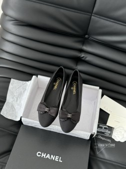 Chanel 24B走秀款玛丽珍单鞋简约又不失甜美俏皮!鞋头经典拼色简约易搭,搭配一字带更加跟脚。内 1257