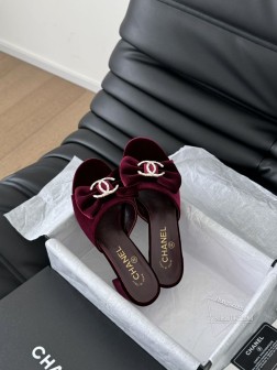 Chanel 24K走秀款玛丽珍单鞋简约又不失甜美俏皮!鞋头经典拼色简约易搭,搭配一字带更加跟脚。内 1036