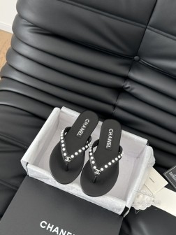 Chanel 25C新品夹脚人字拖鞋!这一系列这真的是绝了 怎么会这么美!夏天真的是无敌搭配可盐可甜 1001