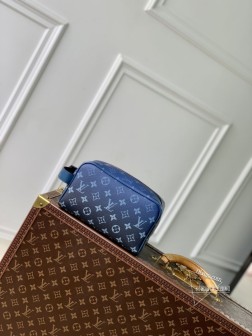 LV M11559 Locker Dopp Kit 盥洗袋 Monogram Gradient 涂层帆布