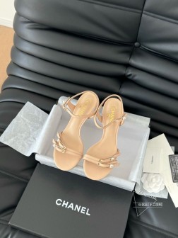 Chanel Vintage中古系列大标凉鞋简约而不简单的款,上脚特别显脚细。鞋面定制面,内里垫脚羊 510